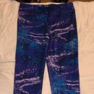 Champion size small. Mid-rise, flattering, full length and comfortable.